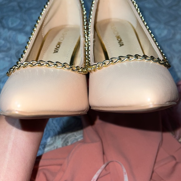8.5 Nude Heels with Gold chain outline 🤩 - Picture 6 of 15